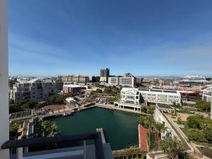 Luxury Marina Escape With Panoramic views