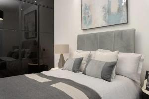 Luxury Covent Garden Stay with Outdoor Terrace