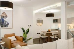 Luxury Covent Garden Stay with Outdoor Terrace