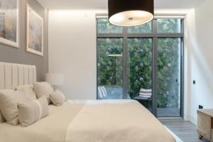 Luxury Covent Garden Stay with Outdoor Terrace