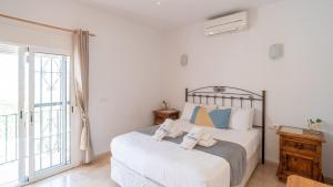 Juan Romanes Viñuela by Ruralidays