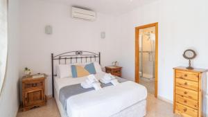 Juan Romanes Viñuela by Ruralidays