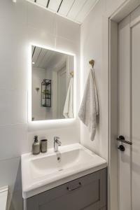 Two bedroom apartment close to Kadriorg park and center