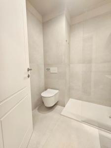 Private Seaside Room-Walk to Downtown