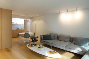 Appartement 6 personnes moderne & épuré vue latéral mer à Knokke avec parking by La Conciergerie