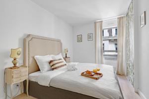 Champs-Élysées & Arc de Triomphe - 2BR - Paris Vacation Rentals