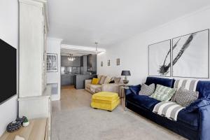 Champs-Élysées & Arc de Triomphe - 2BR - Paris Vacation Rentals