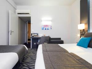 Hotels Kyriad Paris Ouest - Bezons La Defense : - 3 lits simples