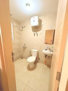 Peaceful Stay near Premanand maharaj Ji