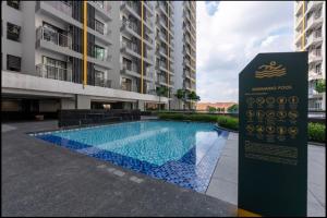 7-10 mins subang airport luxury studio v balcony