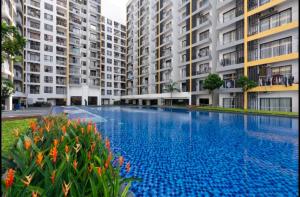 7-10 mins subang airport luxury studio v balcony
