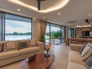 Lakeside 5-BR New Pool Villa in Gated Community