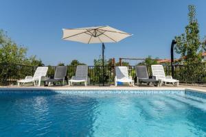 House IVA Nedešćina with swimming pool - 7 persons