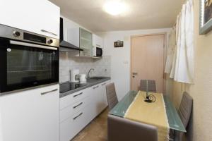 House IVA Nedešćina with swimming pool - 7 persons