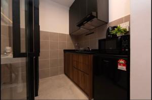 7-10mins subang airport premium luxury studio 2pax
