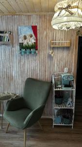 Казковий дім та Garden два будиночки в горах з чаном-джакузі