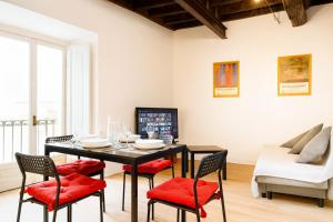 LA BUSSOLA VINTAGE HOUSE-Ampio bilocale Piazza Castello