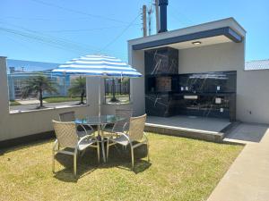 Casa Com Três Dormitórios Pertinho Do Mar Em Capão Da Canoa