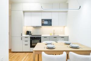 Rentero NEW Anděl Skyline Apartment - Prague 5