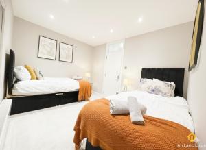 Exclusive 2 Bedroom Flat in Queens Park!