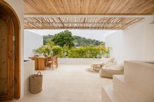 5 min to Beach, Rooftop Sauna, Spa, Pools - Bingin