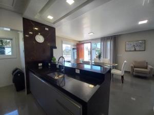 Casa Com Três Dormitórios Pertinho Do Mar Em Capão Da Canoa