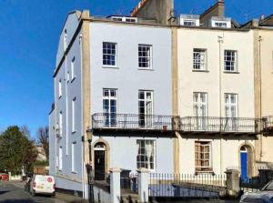 Off Street Parking - Cosy 1 bedroom flat, Clifton