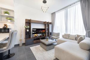 Luxurious Crest Tower Suites By Hostiva- Burj View