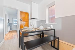 #87 Beautiful Birmingham home 4 Bed sleeps 8