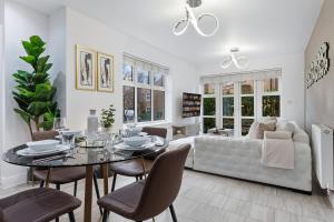 Work Crew 2BR with 2 Parking Spaces