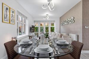 Egham Retreat Contemporary 2BR Peaceful Setting Free Wifi & Parking