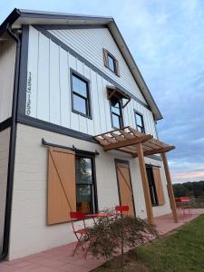 1AN Luxury European Barndo FARM STAY Wedding Venue