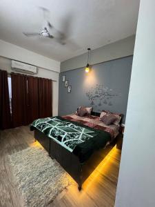 The Crown Seven Stay