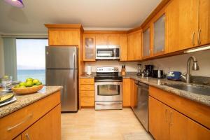 Maui Kai 308 · MK 308 OceanFront Condo w AC Pool