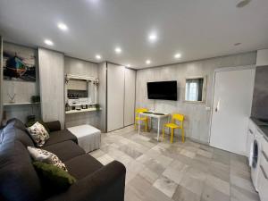 Beachside Studio Apartment with AC