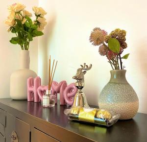 2 Bedroom Apartment Queensway Central London by Wild