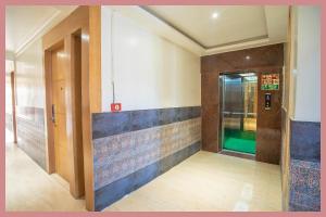 Hotel RSR # Resort Near Prem Temple - Free Public Parking and Room Service - Fully Air conditioning Luxuary Room - Top Rated Hotel