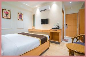 Hotel RSR # Resort Near Prem Temple - Free Public Parking and Room Service - Fully Air conditioning Luxuary Room - Top Rated Hotel