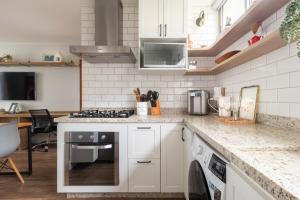 Urban Getaway - Close to Embassies - Downtown 2bed