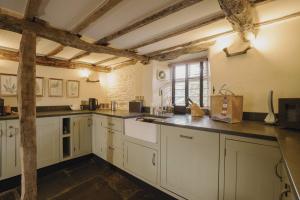 Stylish Country Cottage Nr Ambleside by LetMeStay