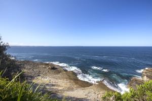 Stunning Clifftop Location - gorgeous ocean views