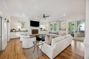 WW2204: 2204 Waterway Blvd.