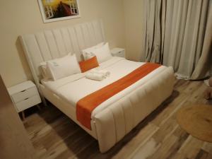 sILVERSTONE APARTMENT