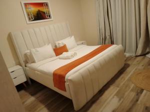 sILVERSTONE APARTMENT