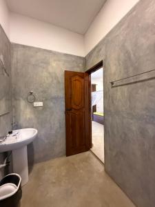 kuda Bay Surf Hostel