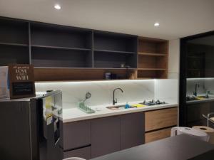 Hospedaje la Esmeralda parque Simon Bolivar, vive claro, hospital Universitario