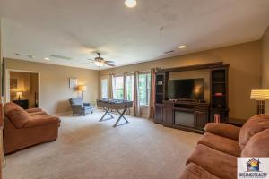 4BR Walk-in - Foosball Table - Fire Pit - FREE TICKETS INCLUDED - DV166