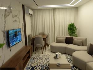 شقه فندقيه رائعه امام مول سيتى ستارز