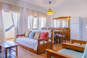 Comfortable 2-bedroom apartment with pool and Wi-Fi