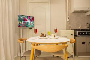 Hapjeong Station 6 minutes Hongdae Yeonnam